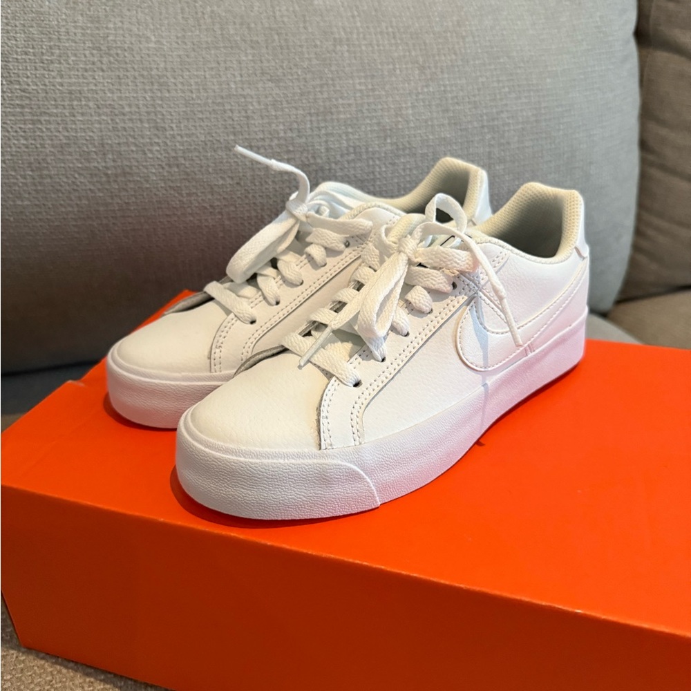 NEW Nike Court Royale AC White Sneakers Running Shoes - US size 5